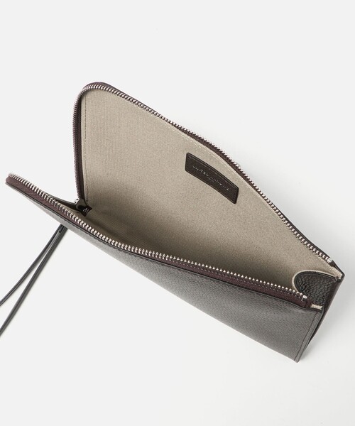 UNITED ARROWS（ユナイテッドアローズ）の「レザー クラッチバッグ（クラッチバッグ・メンズ・ブラック/ネイビー/ダークブラウン・FREE）」の8枚目の写真