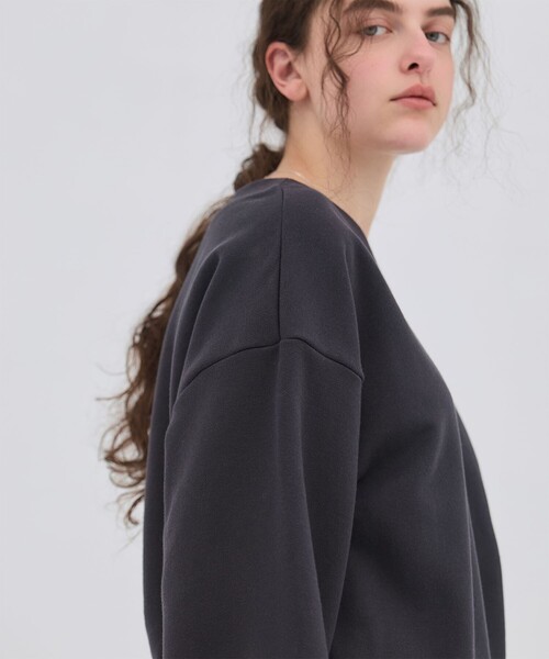 PUBLIC TOKYO（パブリックトウキョウ）の「【2026春新作】タックスリーブスウェットTOP（スウェット・レディース・ダークグレー/ライトグレー・FREE）」の4枚目の写真