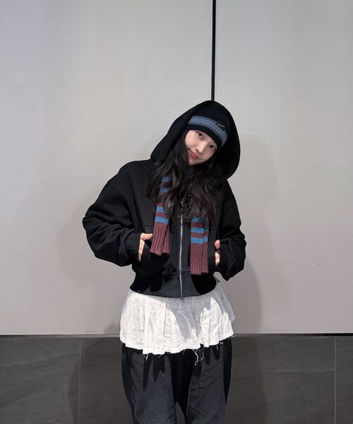 REBRENNER(リブレンナー)の「ベーシックオーバーサイズボリュームクロップフードパーカー ブラック(パーカー・レディース・ブラック・LARGE/MEDIUM/SMALL)」の7枚目の写真