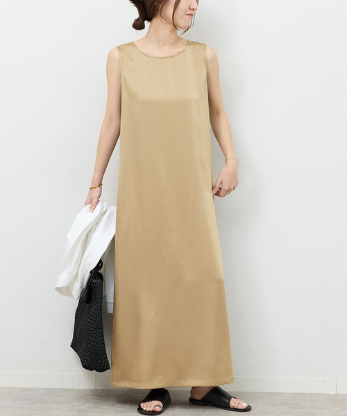 JOURNAL STANDARD relume(ジャーナルスタンダード レリューム)の「サテンノースリーブワンピース(ワンピース・レディース・ネイビー/ベージュ・FREE)」の4枚目の写真