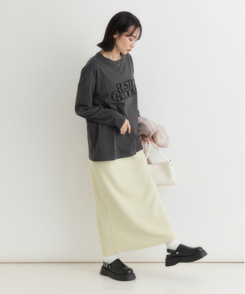 Right-on(ライトオン)の「【HONEYSUCKLE ROSE】アソートロゴ長袖Tシャツ (カジュアル / 遊び心 / 着回し力 / クルーネック)(Tシャツ/カットソー・レディース・ダークグレー/オフホワイト/グレー・S/M/L)」の8枚目の写真
