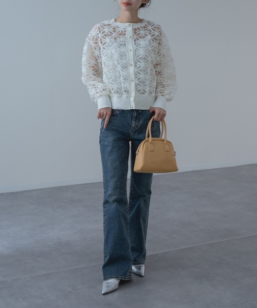 refinedworks（リファインドワークス）の「【refinedworks】冷房対策 / UV対策にも◎ 花柄  × レース 風の 上品 カーディガン（カーディガン/ボレロ・レディース・アイボリー/ブラック・FREE）」の6枚目の写真
