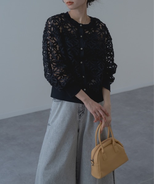 refinedworks（リファインドワークス）の「【refinedworks】冷房対策 / UV対策にも◎ 花柄  × レース 風の 上品 カーディガン（カーディガン/ボレロ・レディース・アイボリー/ブラック・FREE）」の13枚目の写真