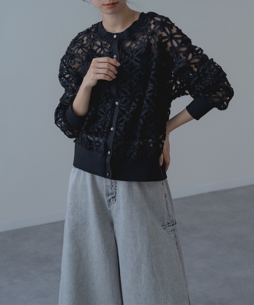 refinedworks（リファインドワークス）の「【refinedworks】冷房対策 / UV対策にも◎ 花柄  × レース 風の 上品 カーディガン（カーディガン/ボレロ・レディース・アイボリー/ブラック・FREE）」の15枚目の写真