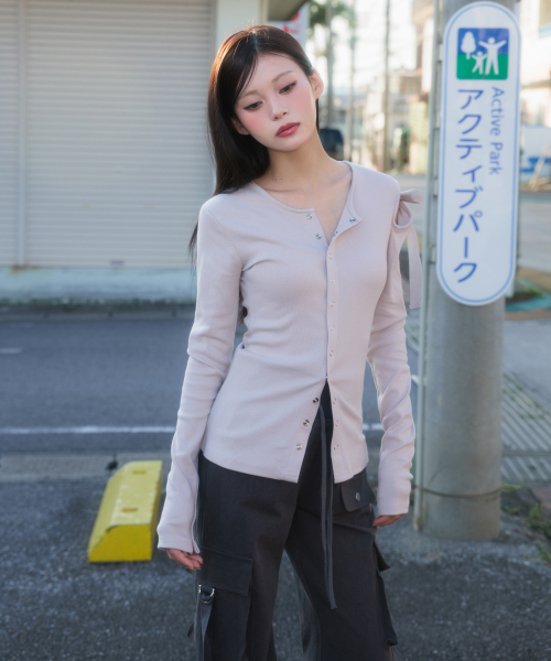 ROSEFRANTZ（ロゼフランツ）の「One Off-Shoulder Strap Long Sleeve [Beige]（Tシャツ/カットソー・レディース・Beige・OS）」の2枚目の写真