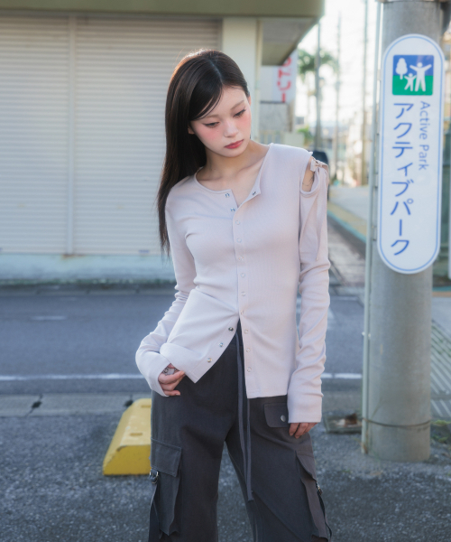 ROSEFRANTZ（ロゼフランツ）の「One Off-Shoulder Strap Long Sleeve [Beige]（Tシャツ/カットソー・レディース・Beige・OS）」の3枚目の写真