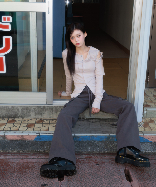 ROSEFRANTZ（ロゼフランツ）の「One Off-Shoulder Strap Long Sleeve [Beige]（Tシャツ/カットソー・レディース・Beige・OS）」の13枚目の写真