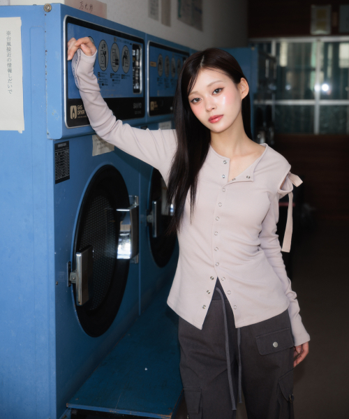 ROSEFRANTZ（ロゼフランツ）の「One Off-Shoulder Strap Long Sleeve [Beige]（Tシャツ/カットソー・レディース・Beige・OS）」の15枚目の写真