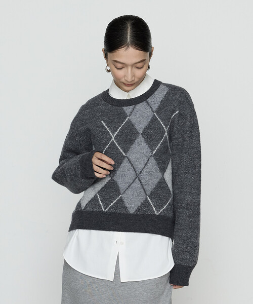 Gabardine K.T(ギャバジンケーティー)の「〔 +サイズ 〕 ジャカード アーガイルニットセーター(ニット/セーター・レディース・キャメル/ネイビー/グレー・13号)」の8枚目の写真