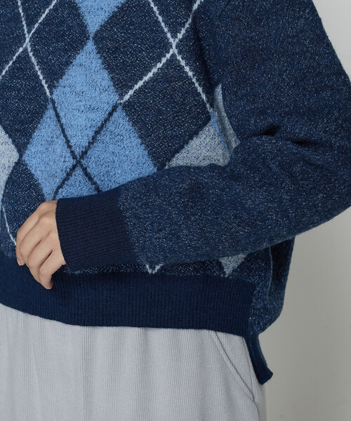 Gabardine K.T(ギャバジンケーティー)の「〔 +サイズ 〕 ジャカード アーガイルニットセーター(ニット/セーター・レディース・キャメル/ネイビー/グレー・13号)」の20枚目の写真