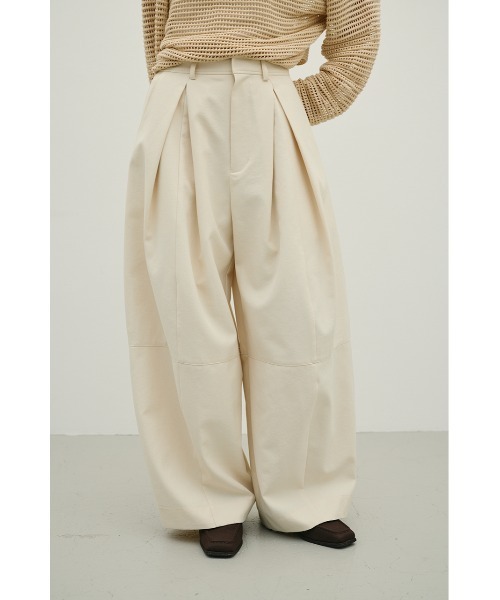 STYLEMIXER(スタイルミキサー)の「タックフォルムパンツ(その他パンツ・レディース・アイボリー/ブラック/ネイビー・SMALL/MEDIUM)」の2枚目の写真