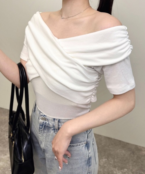 INGNI(イング)の「【WEB限定】クロスオフショルトップス(Tシャツ/カットソー・レディース・オフホワイト/ピンクベージュ/ブラック・M)」の1枚目の写真