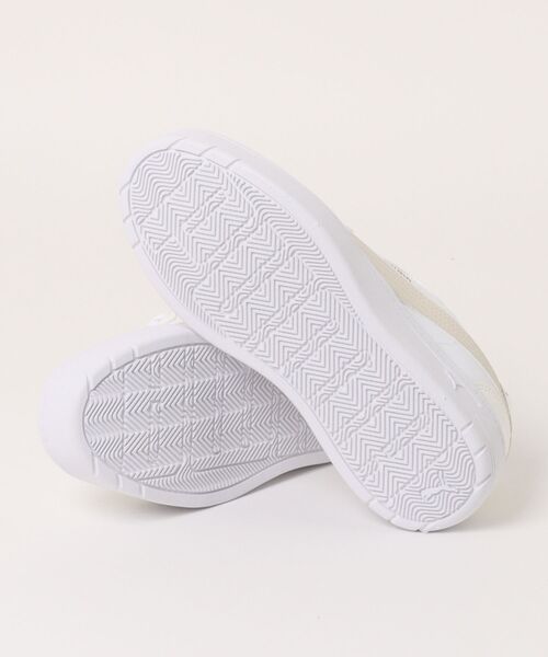 PUMA(プーマ)の「【PUMA】コート ラリー スカイ フラワー(スニーカー・レディース・ホワイト・25.0cm/24.0cm/24.5cm/23.5cm/23.0cm)」の2枚目の写真