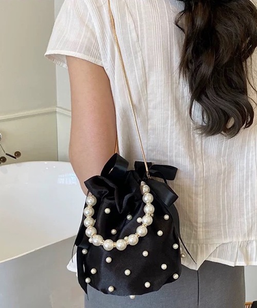CELENA BEATS(セレナビーツ)の「パールハンドルサテンミニドローストリングバッグ(ショルダーバッグ・レディース・シルバー/レッド/ピンク/ゴールド/ブラック・FREE)」の10枚目の写真