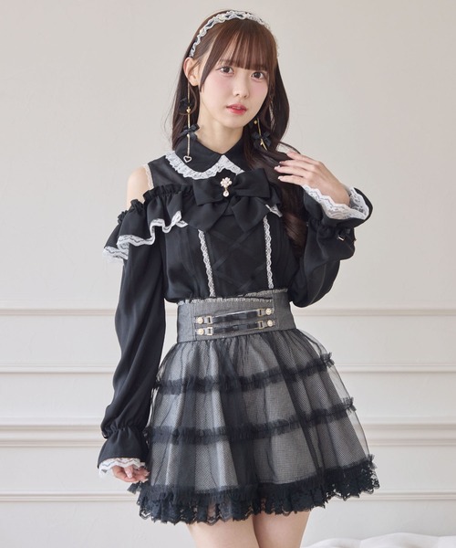 ROJITA（ロジータ）の「【SNSでも大反響】フロントレースアップ肩開きブラウス（シャツ/ブラウス・レディース・ピンク/ブラック/ホワイト・FREE）」の4枚目の写真