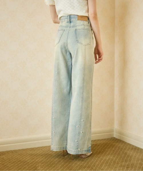 TITTY&CO.（ティティーアンドコー）の「パール付きワイドデニムパンツ（デニムパンツ・レディース・ブルー・LARGE/SMALL/MEDIUM）」の3枚目の写真