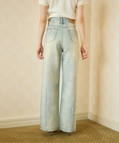 TITTY&CO.（ティティーアンドコー）の「パール付きワイドデニムパンツ（デニムパンツ・レディース・ブルー・LARGE/SMALL/MEDIUM）」の2枚目の写真