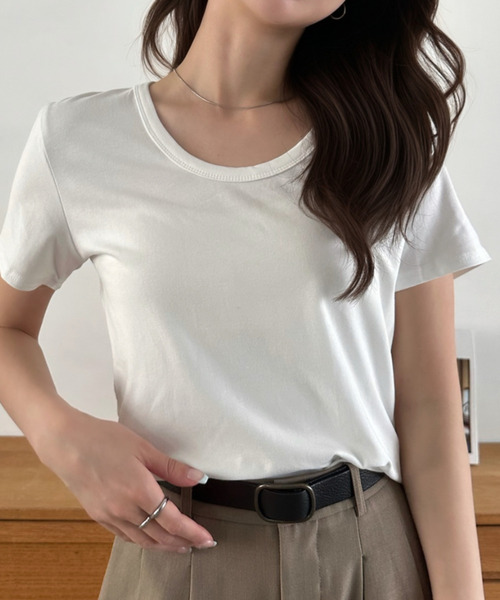 Eclat one(エクラワン)の「【Eclat one】ベーシック ラウンドネック フィット 半袖 カットソー(Tシャツ/カットソー・レディース・ホワイト/グレー/カーキ/ブラック・FREE)」の1枚目の写真