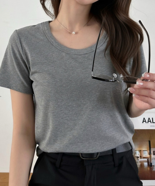 Eclat one(エクラワン)の「【Eclat one】ベーシック ラウンドネック フィット 半袖 カットソー(Tシャツ/カットソー・レディース・ホワイト/グレー/カーキ/ブラック・FREE)」の9枚目の写真