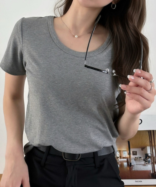 Eclat one(エクラワン)の「【Eclat one】ベーシック ラウンドネック フィット 半袖 カットソー(Tシャツ/カットソー・レディース・ホワイト/グレー/カーキ/ブラック・FREE)」の10枚目の写真