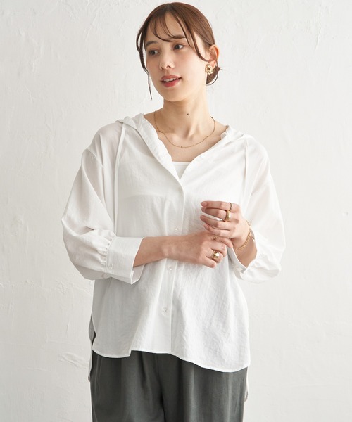 ikka(イッカ)の「【接触冷感/UVカット】シアー7分袖フードシャツ(シャツ/ブラウス・レディース・その他1/ブラック/オフホワイト・M/L/S)」の7枚目の写真