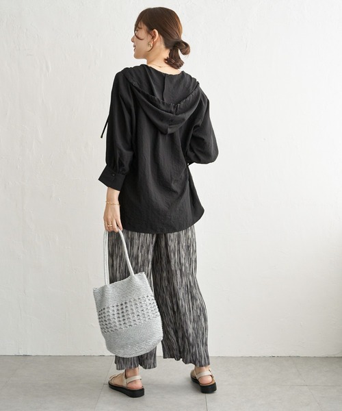 ikka(イッカ)の「【接触冷感/UVカット】シアー7分袖フードシャツ(シャツ/ブラウス・レディース・その他1/ブラック/オフホワイト・M/L/S)」の5枚目の写真