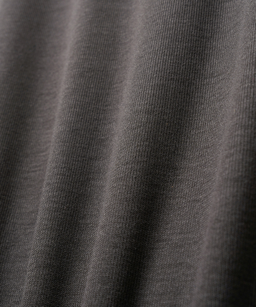 NOIRER（ノイア）の「レイヤードヘンリーネックロングスリーブTシャツ（チャコールアイボリー）（Tシャツ/カットソー・メンズ・その他・48/50/52）」の8枚目の写真