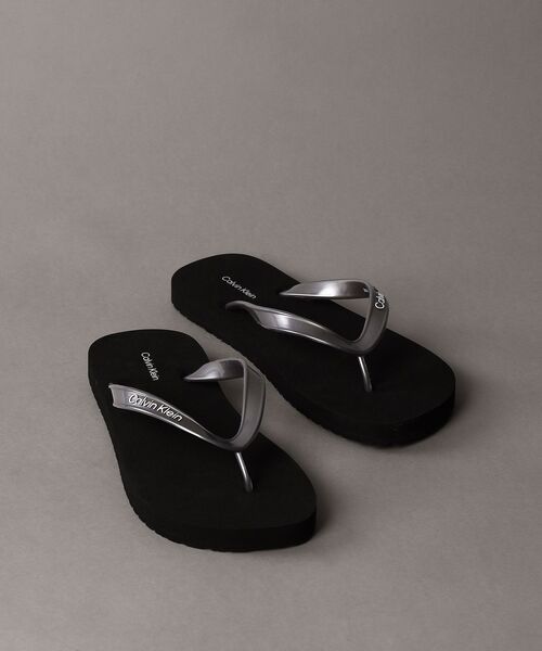Calvin Klein カルバンクラインクロスストラップサンダル ブラウン