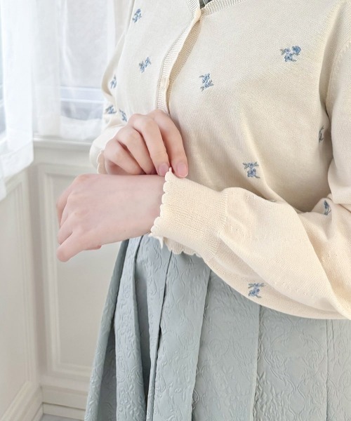 F i.n.t(フィント)の「【UVカット】小花刺繍ニットカーディガン/fint フィント(カーディガン/ボレロ・レディース・アイボリー/ライトピンク/ライトブルー・FREE)」の6枚目の写真