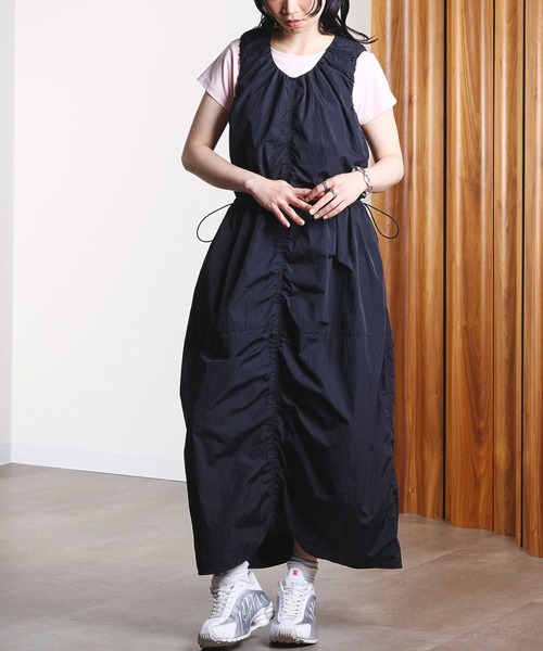 ROSE BUD(ローズバッド)の「DRAWSTRING SLV.LESS DRESS(ワンピース・レディース・ブラック/ホワイト・ONE SIZE)」の1枚目の写真