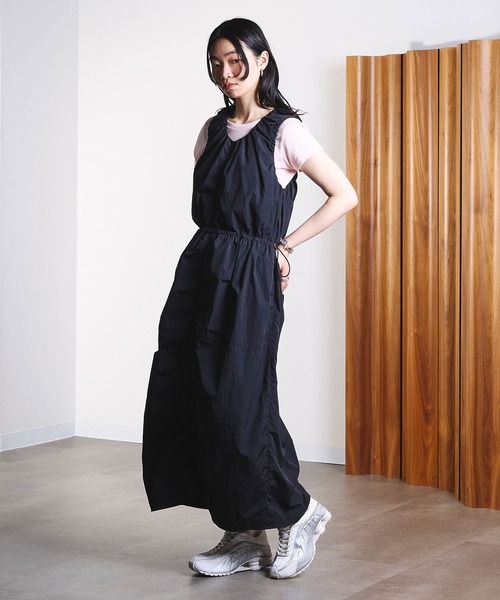 ROSE BUD(ローズバッド)の「DRAWSTRING SLV.LESS DRESS(ワンピース・レディース・ブラック/ホワイト・ONE SIZE)」の5枚目の写真