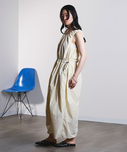 ROSE BUD(ローズバッド)の「DRAWSTRING SLV.LESS DRESS(ワンピース・レディース・ブラック/ホワイト・ONE SIZE)」の9枚目の写真