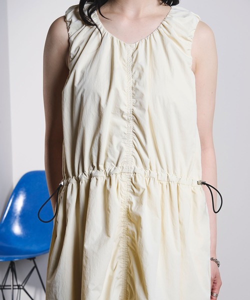 ROSE BUD(ローズバッド)の「DRAWSTRING SLV.LESS DRESS(ワンピース・レディース・ブラック/ホワイト・ONE SIZE)」の14枚目の写真