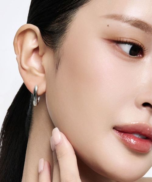 Lyvi(ライビィ)の「V-Veil Drop Hoop Pierce / 金属アレルギー対応(ピアス(両耳用)・レディース・シルバー/ゴールド・FREE)」の4枚目の写真