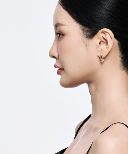 Lyvi(ライビィ)の「V-Veil Drop Hoop Pierce / 金属アレルギー対応(ピアス(両耳用)・レディース・シルバー/ゴールド・FREE)」の7枚目の写真