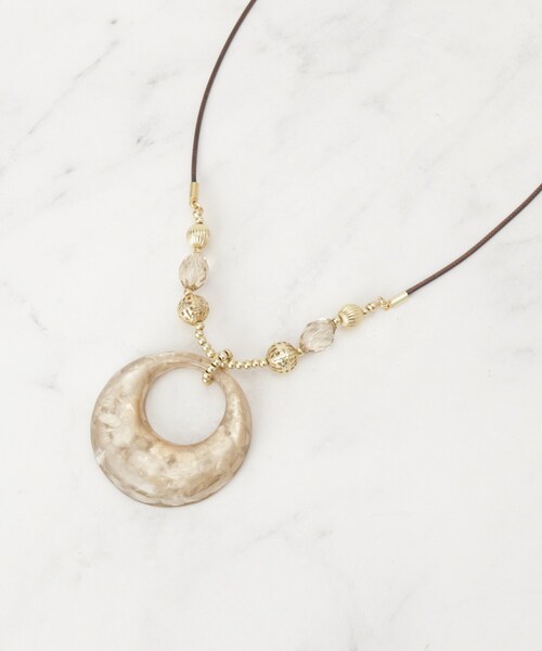 SHOO・LA・RUE（シューラルー）の「シェルミックスネックレス（ネックレス・レディース・ブルー系その他/チャコールグレー/オフホワイト/ライトベージュ・00）」の6枚目の写真