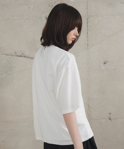 Confirm(コンファーム)の「タックディテールTシャツ / Tuck-Detail T-Shirt メンズ ウィメンズ ユニセックス(Tシャツ/カットソー・メンズ・ブラック/ホワイト/グレー・M/L)」の14枚目の写真