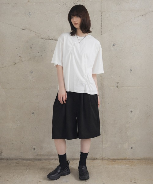 Confirm(コンファーム)の「タックディテールTシャツ / Tuck-Detail T-Shirt メンズ ウィメンズ ユニセックス(Tシャツ/カットソー・メンズ・ブラック/ホワイト/グレー・M/L)」の16枚目の写真