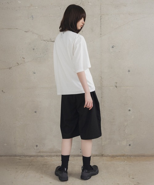 Confirm(コンファーム)の「タックディテールTシャツ / Tuck-Detail T-Shirt メンズ ウィメンズ ユニセックス(Tシャツ/カットソー・メンズ・ブラック/ホワイト/グレー・M/L)」の19枚目の写真
