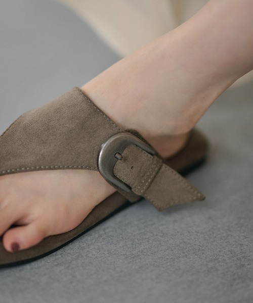 LAULEN(ローレン)の「suede touch buckle thong sandals /スエードタッチバックルトングサンダル(サンダル・レディース・カーキ/キャメル/ブラック/グレイッシュベージュ・23cm/24cm/24.5cm/24.5)」の10枚目の写真
