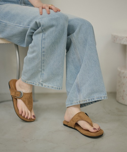 LAULEN(ローレン)の「suede touch buckle thong sandals /スエードタッチバックルトングサンダル(サンダル・レディース・カーキ/キャメル/ブラック/グレイッシュベージュ・23cm/24cm/24.5cm/24.5)」の20枚目の写真