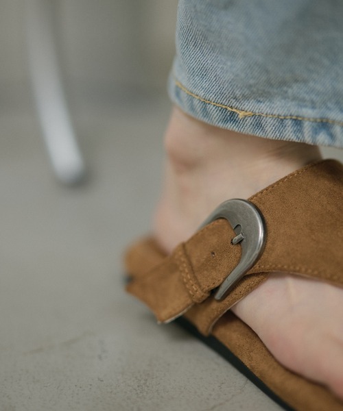 LAULEN(ローレン)の「suede touch buckle thong sandals /スエードタッチバックルトングサンダル(サンダル・レディース・カーキ/キャメル/ブラック/グレイッシュベージュ・23cm/24cm/24.5cm/24.5)」の18枚目の写真