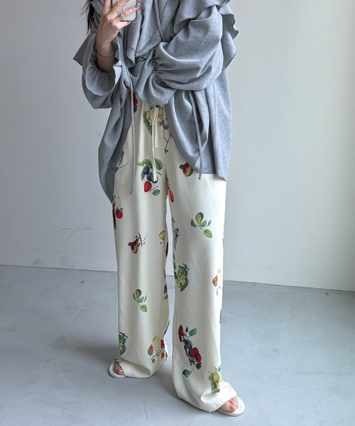 wee9s(ウィークス)の「fruity pants / フルーティーパンツ(その他パンツ・レディース・アイボリー/ブラック・FREE)」の1枚目の写真