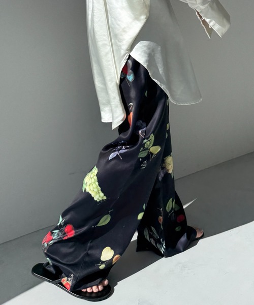 wee9s(ウィークス)の「fruity pants / フルーティーパンツ(その他パンツ・レディース・アイボリー/ブラック・FREE)」の2枚目の写真
