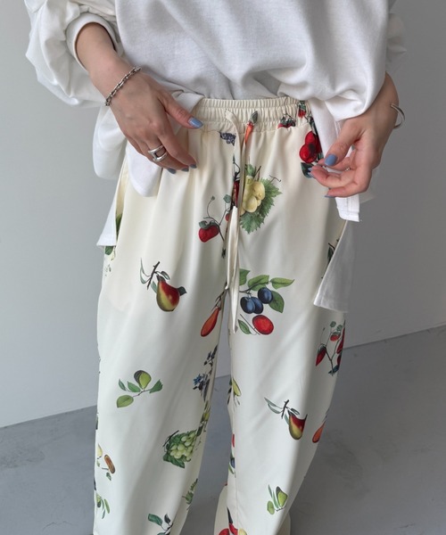 wee9s(ウィークス)の「fruity pants / フルーティーパンツ(その他パンツ・レディース・アイボリー/ブラック・FREE)」の9枚目の写真