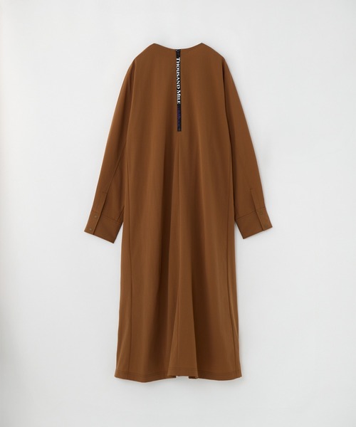 THOUSAND MILE（サウザンドマイル）の「[L's] ロングスリーブワンピース <撥水、４WAYストレッチ、UVカット>NY/PU（ワンピース・レディース・ネイビー/ブラック/ライトブラウン/チャコールグレー・FREE）」の5枚目の写真