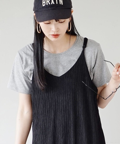 zootie（ズーティー）の「汗しみない Tシャツ［スタンダード］（Tシャツ/カットソー・レディース・グレイッシュブルー/ブラック/ネイビー系/レッド系その他/オフホワイト/ライトカーキ/ライトオレンジ系/杢グレー/ダークカーキ/モカ/イエロー系その他/ラベンダー/アイボリー/ネイビー・3L/L/LL/M）」の5枚目の写真