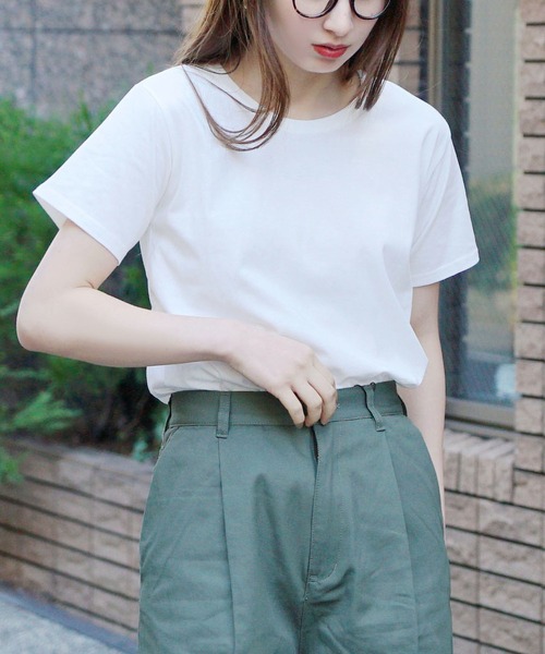 zootie（ズーティー）の「汗しみない Tシャツ［スタンダード］（Tシャツ/カットソー・レディース・グレイッシュブルー/ブラック/ネイビー系/レッド系その他/オフホワイト/ライトカーキ/ライトオレンジ系/杢グレー/ダークカーキ/モカ/イエロー系その他/ラベンダー/アイボリー/ネイビー・3L/L/LL/M）」の2枚目の写真