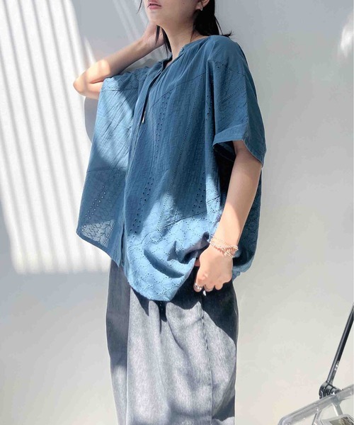 AS KNOW AS plus(アズノゥアズプラス)の「〇インドコットン ドルマンパッチ半袖ブラウス(シャツ/ブラウス・レディース・ダークブルー/ブラック/オフホワイト・FREE)」の15枚目の写真