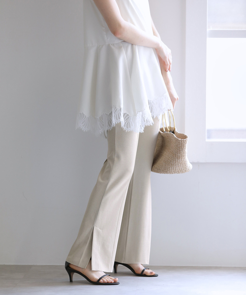 La TOTALITE(ラトータリテ)の「【洗える】CHIGNON/シニヨン ソフトリブフレアパンツ(その他パンツ・レディース・ベージュ/ブラック・38/36)」の2枚目の写真